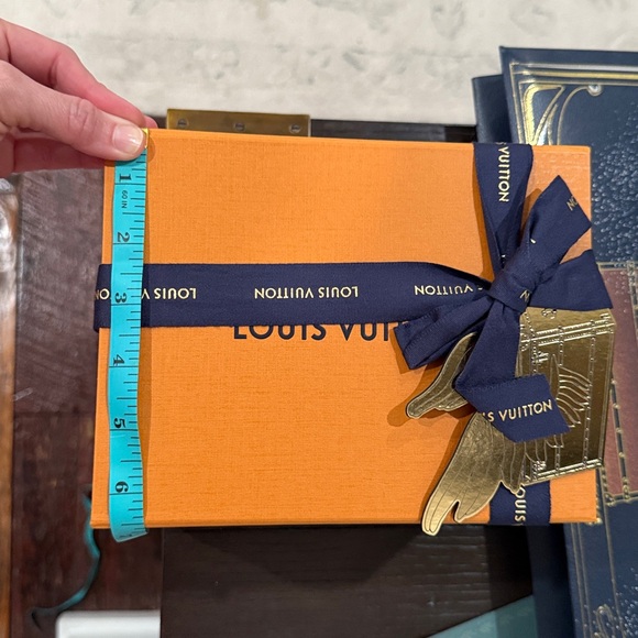 2025 Louis Vuitton Holiday bag and Iconic Orange Box with Navy Bag - Picture 11 of 12